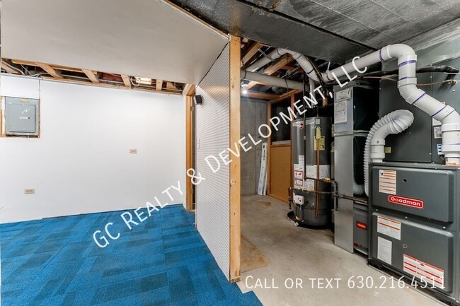 Building Photo - *** TWO WEEKS FREE RENT! 2600 SQ FT / 2 WE...