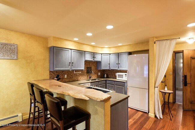 Primary Photo - 205 E Durant Ave