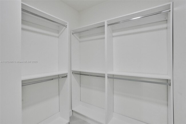 Building Photo - 301 E 51st St
