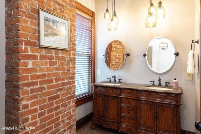 Building Photo - 1328 Highland Ave