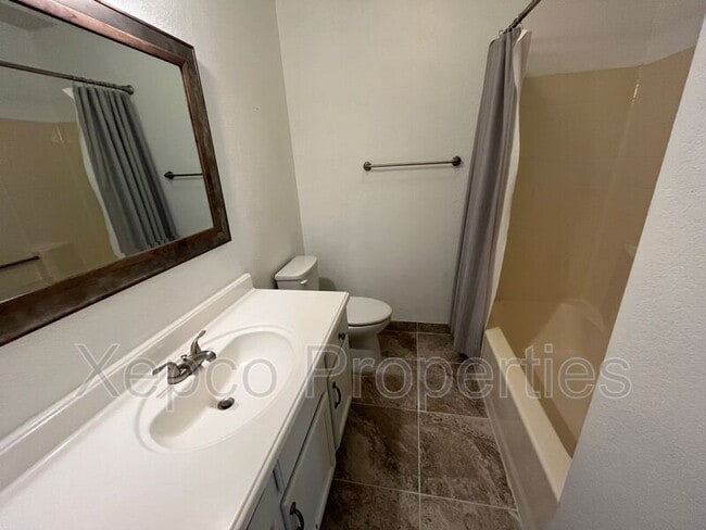 Building Photo - 51865 Avenida Velasco