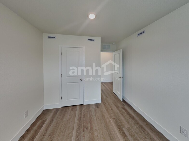 Building Photo - 10131 Cv Mountain St