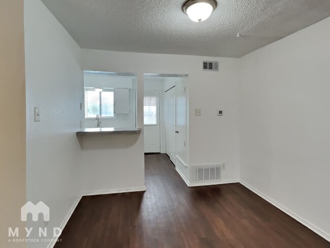 Building Photo - 2806 Wimbledon Ct