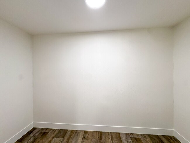 Building Photo - 1340 E Navajo Dr