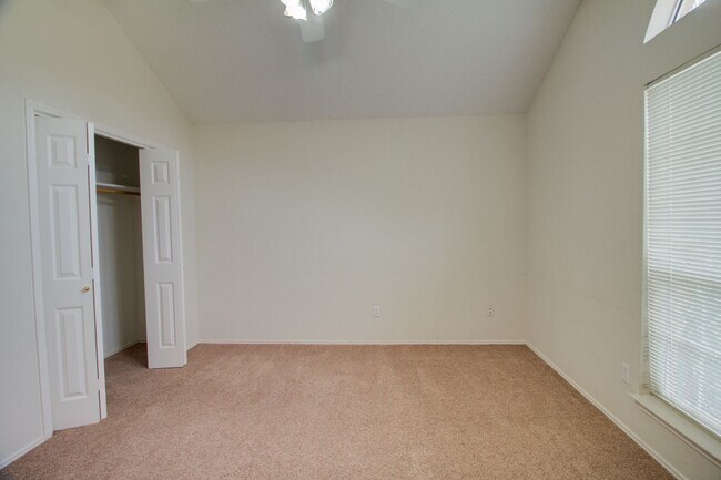 Building Photo - Arrowhead Estates Home