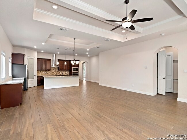 Building Photo - 578 Carriage House