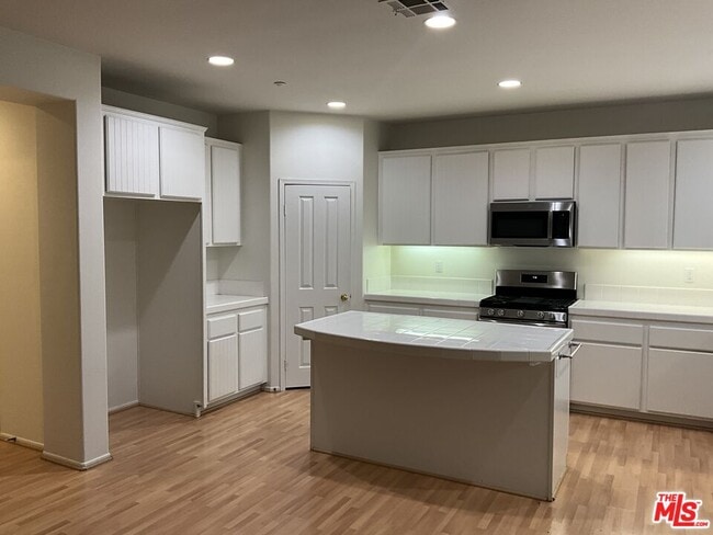 Building Photo - 57 Bayview Dr