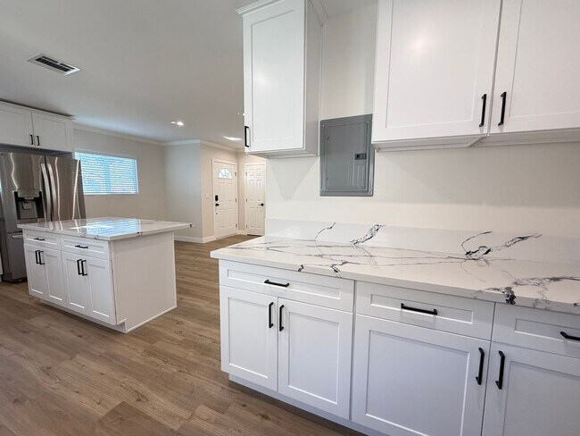 Building Photo - Brand new home 3/2 in prime Sylmar area