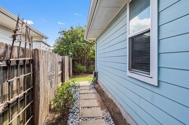 Building Photo - 5317 Daimler Dr