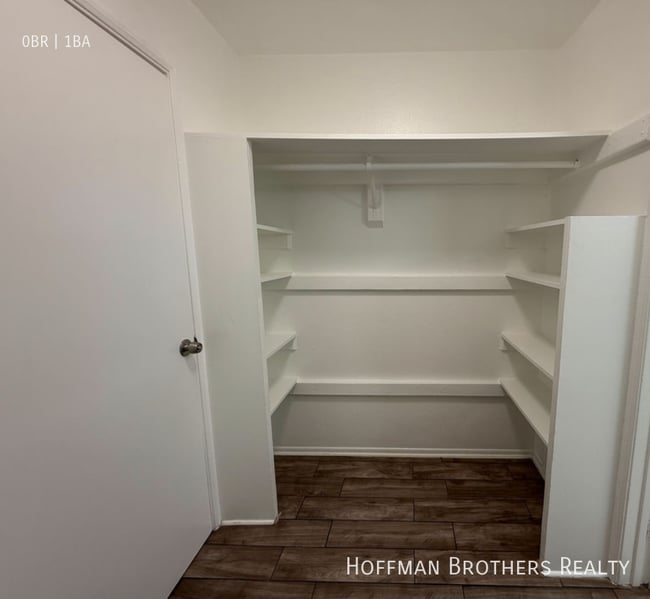 Building Photo - 15632 Leadwell St