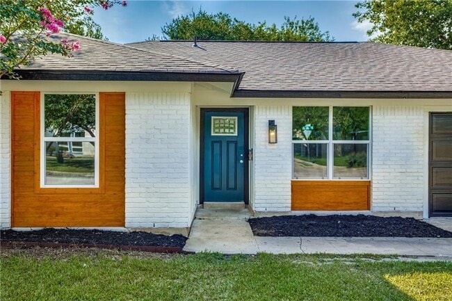 Building Photo - 6220 Blarwood Dr