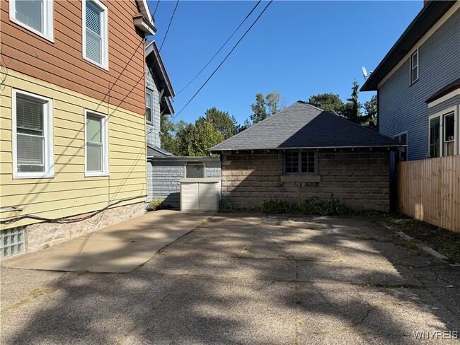 Building Photo - 95 Inwood Pl