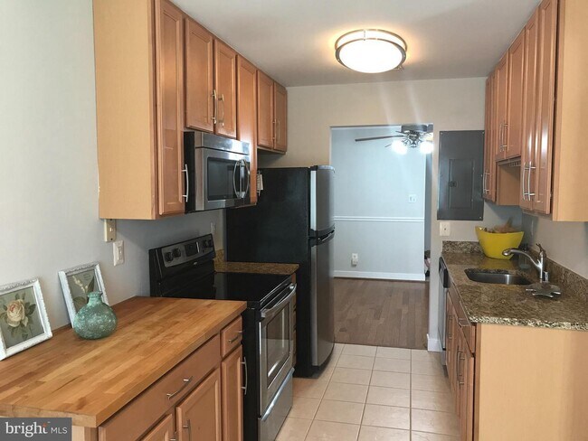 Building Photo - 1225 Gemini Dr