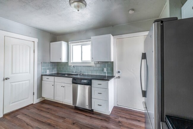 Building Photo - Charming 4 Bed, 2 Bath Home in Ogden, Clos...