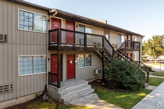 Meadowbrook Apartments - Arrow Apartments