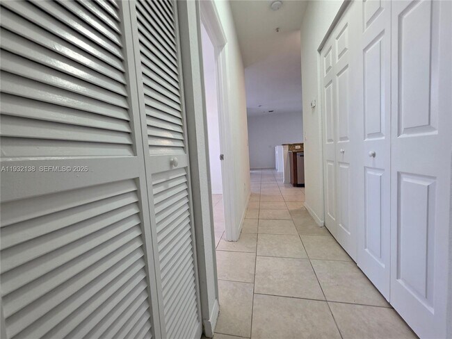 Building Photo - 9070 Preston Pl