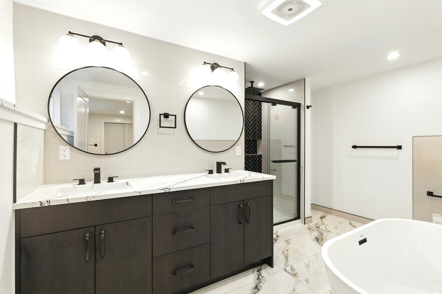 Master bathroom - 5150 S Creston St
