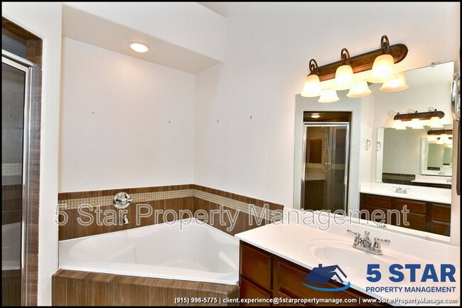 Building Photo - 5005 Moon Ranch Ln