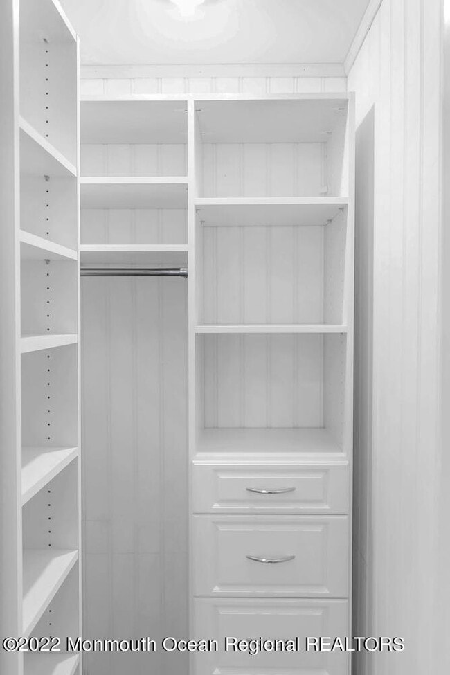 Building Photo - 324 Shore Dr