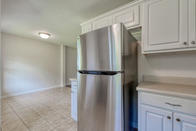Building Photo - 567 Seays Crest Dr