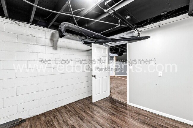 Building Photo - 129 E 49th St