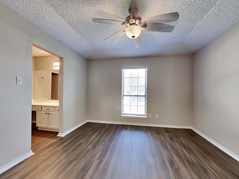 Building Photo - 1116 Sandalwood Ln