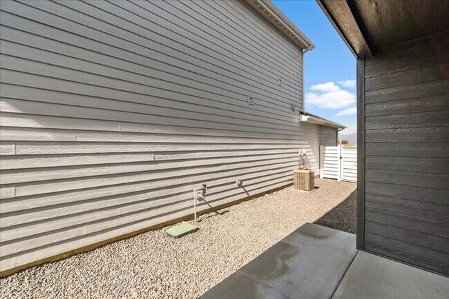 Building Photo - Perfectly designed 5-bedroom, 3-bath single family home