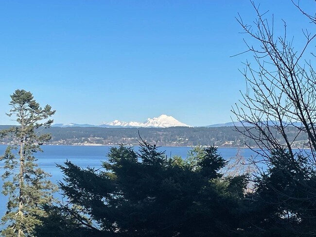 Building Photo - Comfortable View Home in Greenbank!