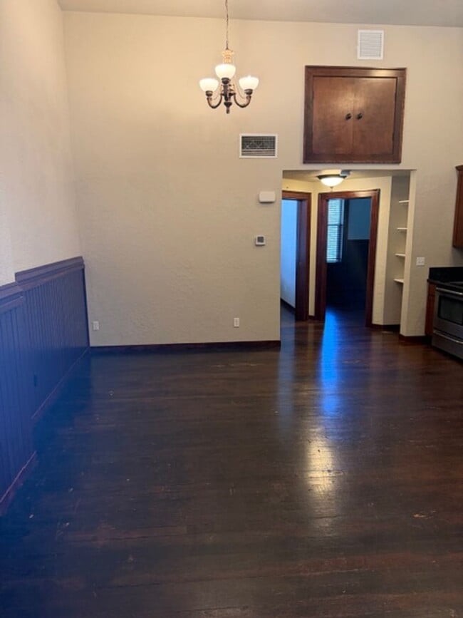 Building Photo - **NEW PRICE** Downtown Charm Meets Modern Convenience in a Stylish 2-Bed Retreat