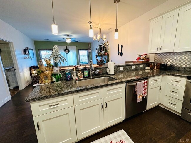 Building Photo - 1313 Emerald View Ct