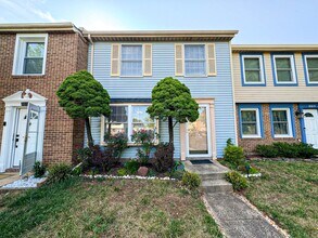 Building Photo - Newly Renovated 3 Bed 2.5 Bath Townhome With A Fenced Yard In Bannerwood Community