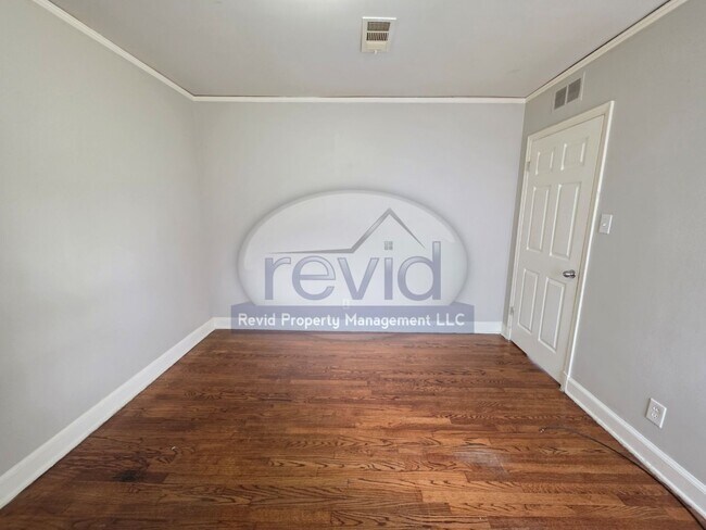 Building Photo - 3 Bedroom Home!!