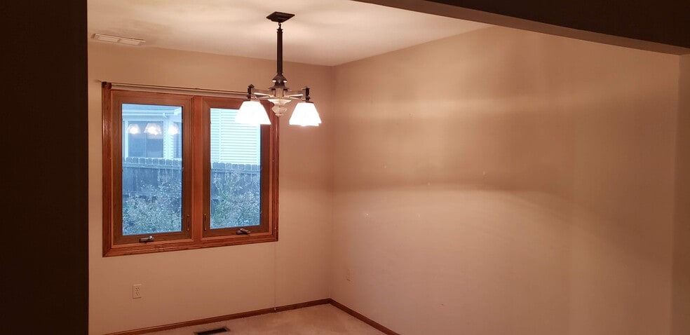 Building Photo - 9020 Iltis Dr