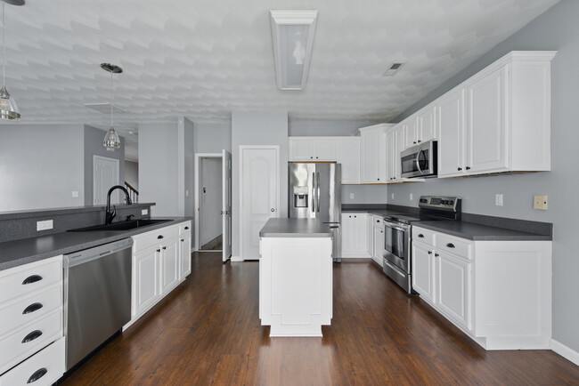Building Photo - 1023 Snead Dr