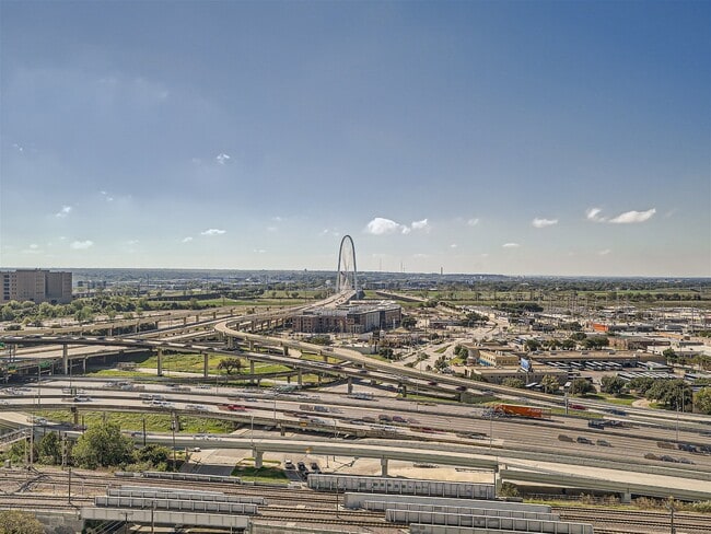 Building Photo - 2200 Victory Ave