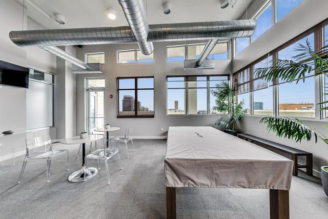 Building Photo - 901 W Madison St