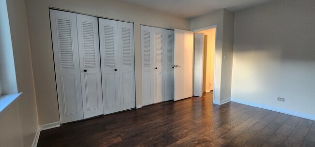 Building Photo - 9461 Bay Colony Dr