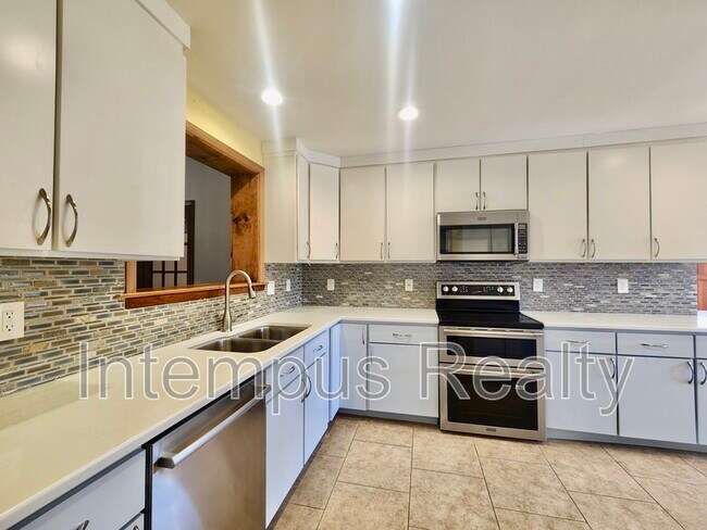 Building Photo - 212 Margo Ln