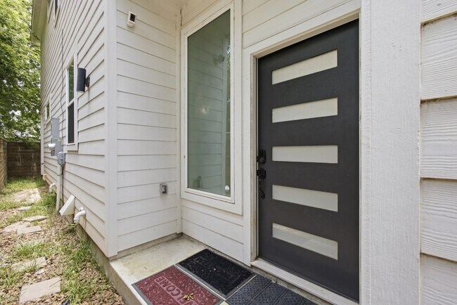 Building Photo - 4217 Hare St