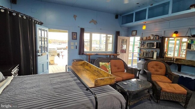 Building Photo - 36 Shore Dr