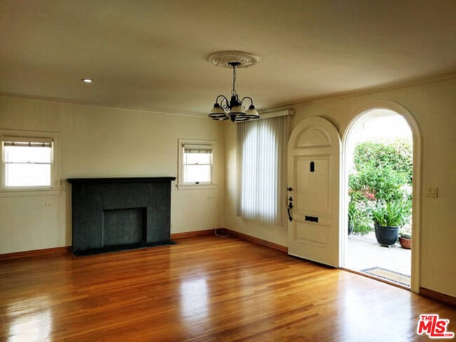 Building Photo - 4418 Victoria Park Pl