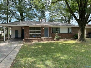 Building Photo - 1707 Buena Vista Cir SE