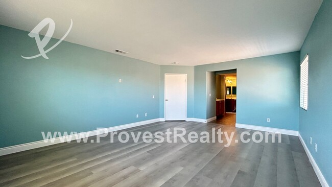 Building Photo - 5 Bedroom, 3.5 Bathroom Victorville Home w...