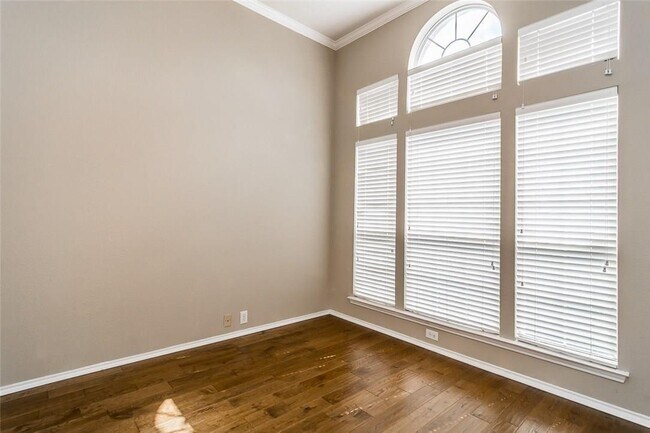 Building Photo - 2453 Cimmaron Dr