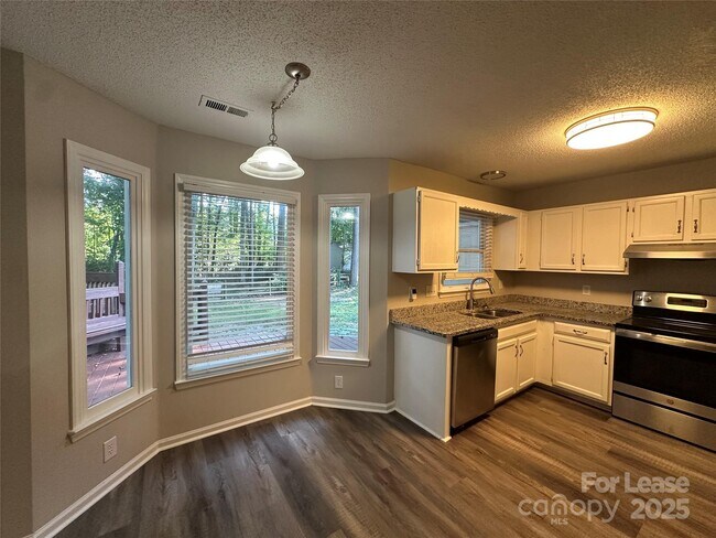 Building Photo - 7414 Trotter Rd