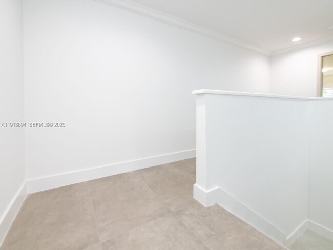 Building Photo - 20729 NE 32nd Ave