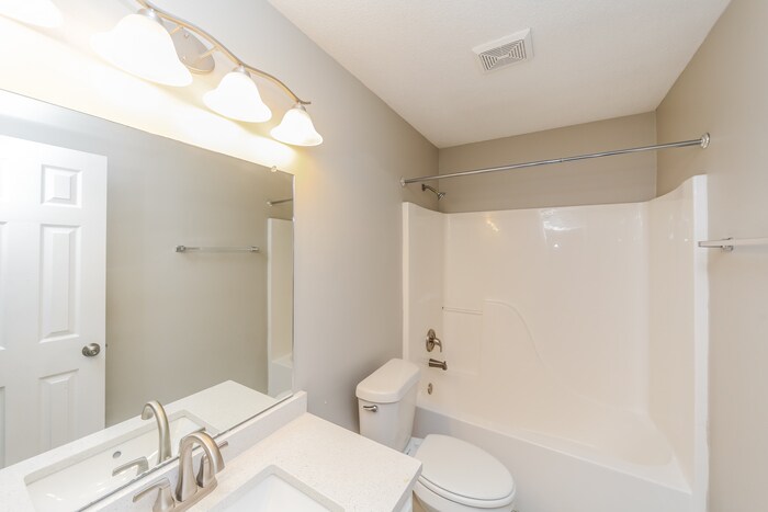 Building Photo - 9939 Greenalder Cove N