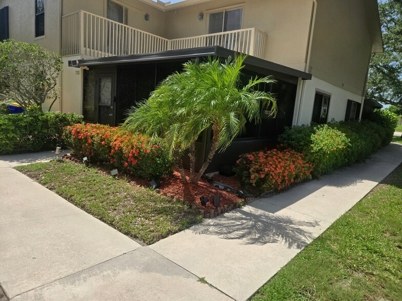 Building Photo - 7332 SE Jamestown Terrace