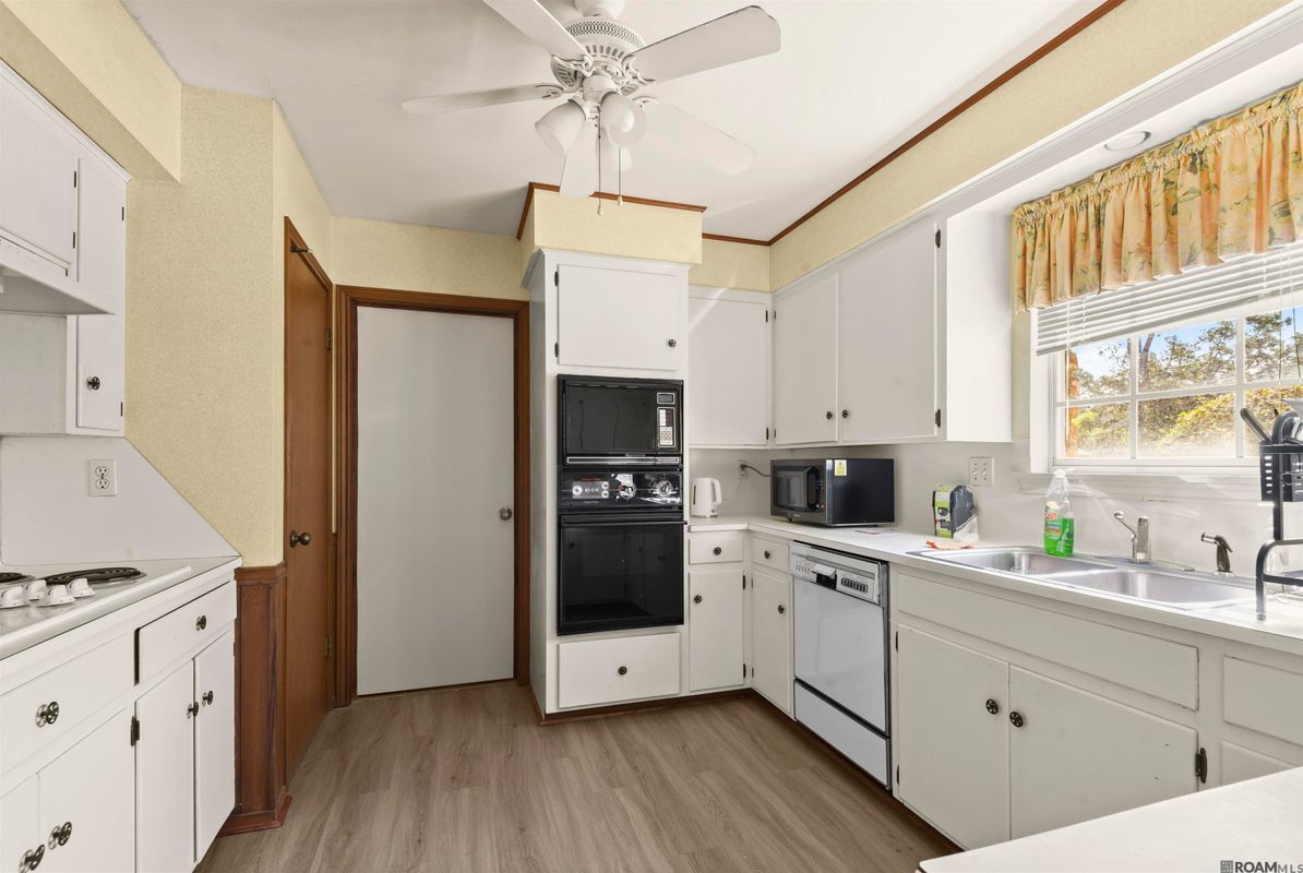 Building Photo - 5240 Heritage Dr