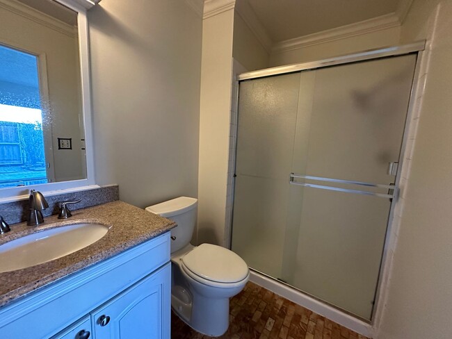 Building Photo - Updated Townhome with River Access and Bea...